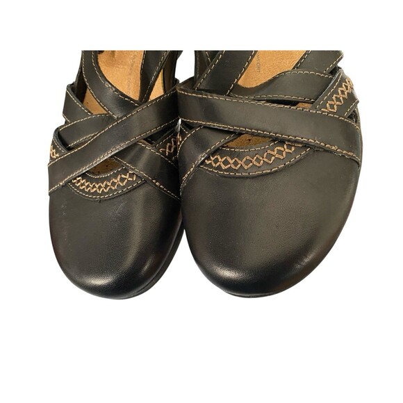 Clarks Mary Jane Slip On Shoes - Picture 9 of 12